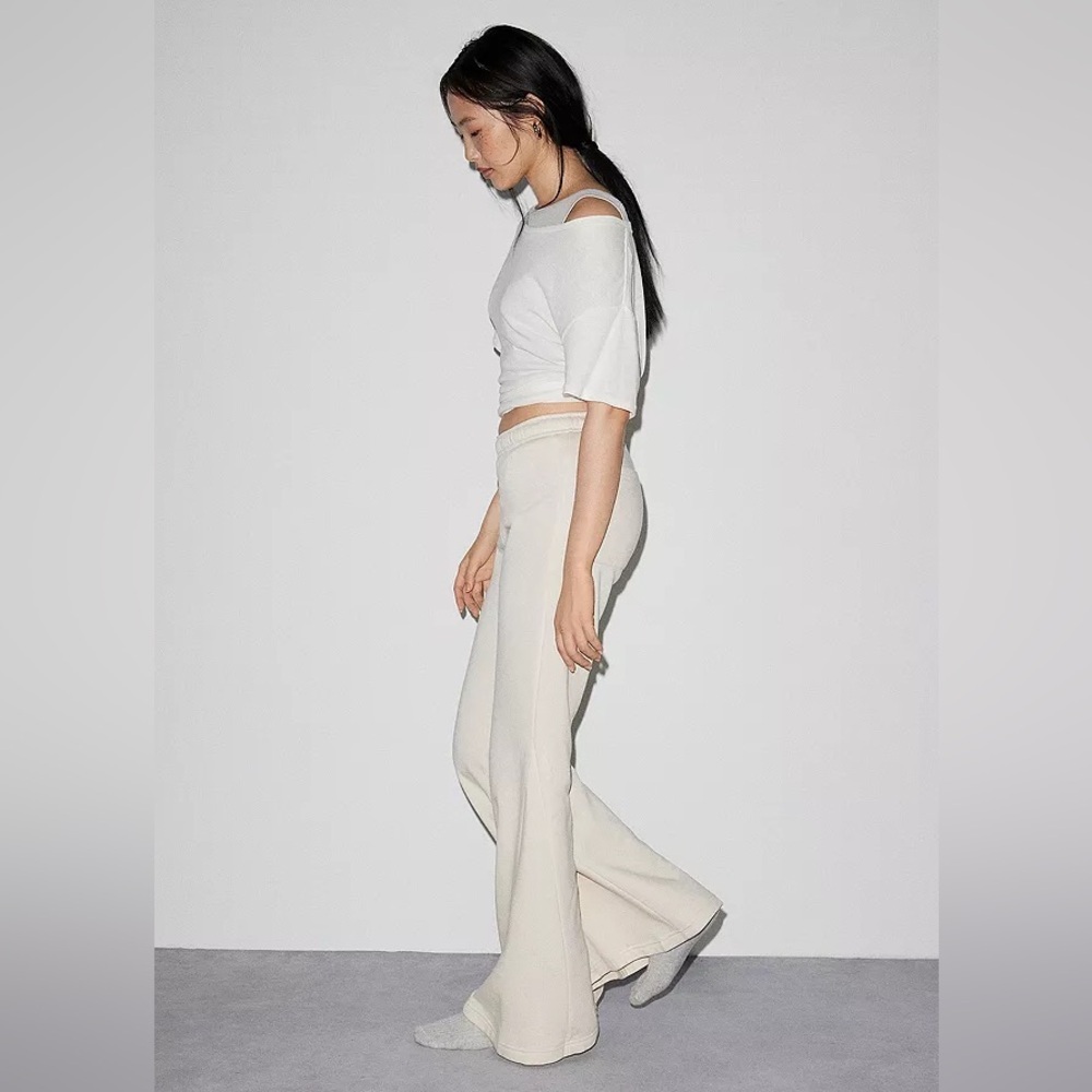 UO Alessia Flare Sweatpants - Picture 4 of 13
